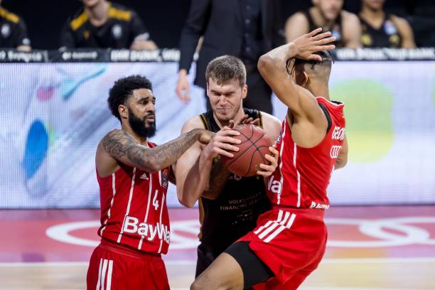 西的比赛中 西的比赛中